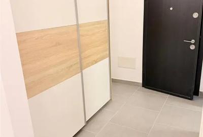 Apartament cu 3 camere decomandat, mobilat în Tractorul