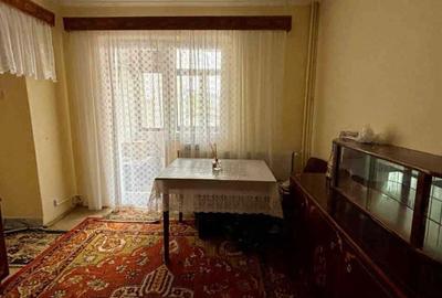 Apartament cu 3 camere decomandat în Huși - 2