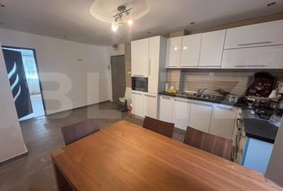 Apartament cu 3 camere decomandat, mobilat în Micro 11