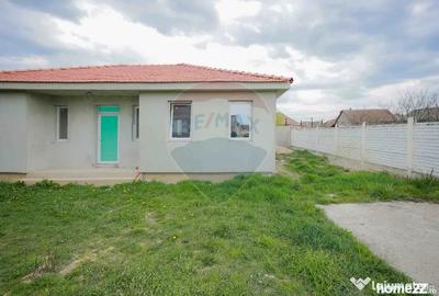Casă cu 3 camere cu Teren 455 Mp în Cihei