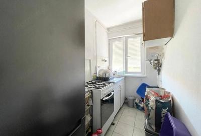 Apartament cu 4 camere semidecomandat în Dacia