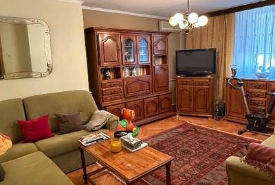 Apartament cu 4 camere decomandat în Central