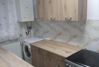 Apartament cu 3 camere decomandat în Cornișa - 1