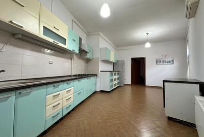 Apartament cu 4 camere semidecomandat, mobilat în Centrul Istoric - 2