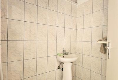 Casă individuală cu 10 camere cu Canalizare în Central - 7