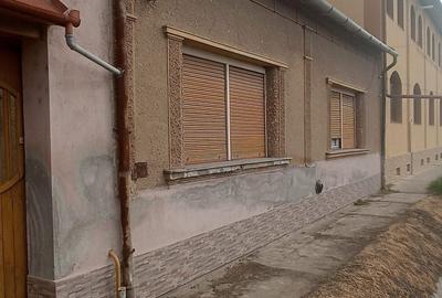 Casă cu 4 camere cu Teren 1802 Mp în Central