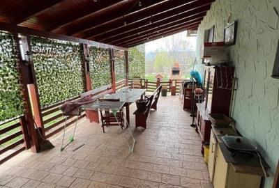Casă cu 4 camere cu Teren 1300 Mp în Groși