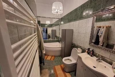 Apartament cu 3 camere semidecomandat în Central