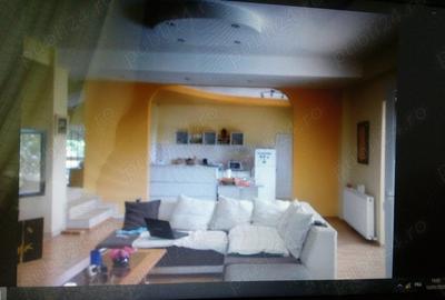 Casă cu 6 camere cu Teren 1050 Mp în Central