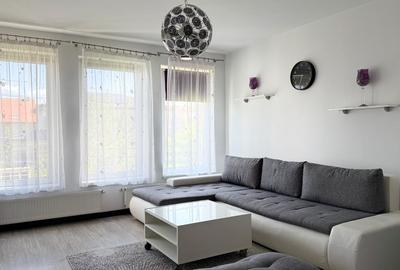 Apartament cu 2 camere decomandat, mobilat în Europa