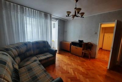Apartament cu 3 camere semidecomandat în Dărmănești