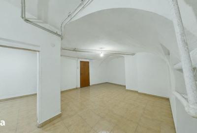 Apartament cu 8 camere în Central