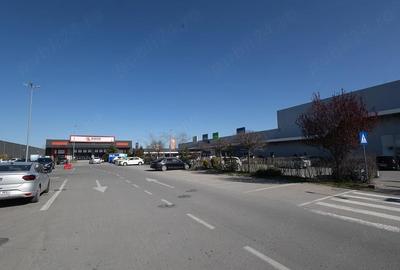 Spațiu comercial, de 600 mp, în Central - 4