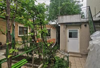 Casă cu 3 camere decomandat cu Canalizare în Universitate - 3