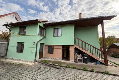 Casă individuală cu 7 camere cu Teren 943 Mp în Central - 1