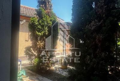 Casă cu 4 camere în Mehala