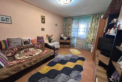 Apartament cu 3 camere decomandat în Viziru 3