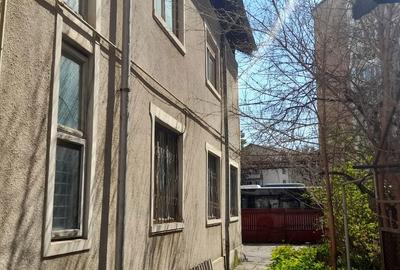 Casă cu 6 camere cu Teren 394 Mp în Central - 3