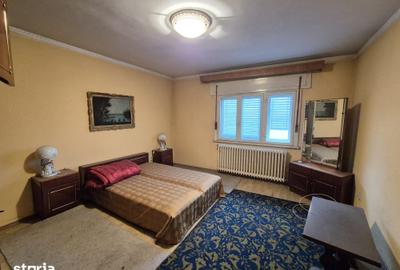 Casă cu 7 camere cu Teren 355 Mp în Colentina