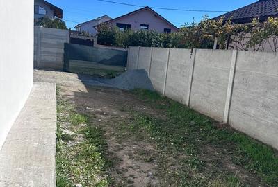 Casă cu 7 camere cu Canalizare în Lumina - 1