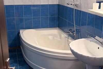 Apartament cu 3 camere decomandat în Zăvoi - 7