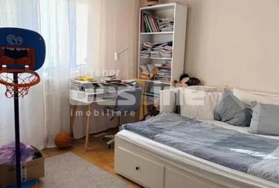 Apartament cu 3 camere decomandat în Nerva Traian