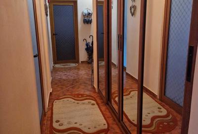 Apartament cu 3 camere decomandat în Plantelor