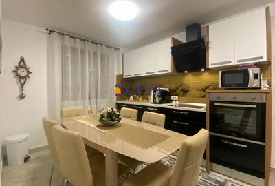 Apartament cu 2 camere semidecomandat, mobilat în Central