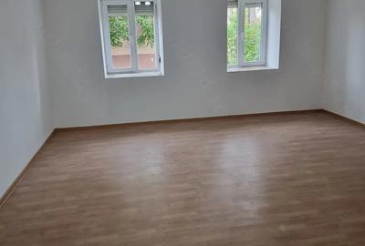 Casă cu Teren 650 Mp în Grabaț - 10