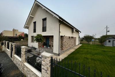 Casă individuală cu 5 camere cu Teren 530 Mp în Săcălaz