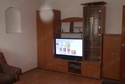 Apartament cu 3 camere decomandat în Școlilor
