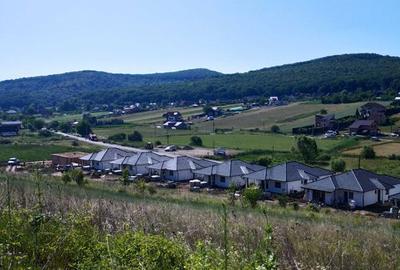 Teren de 1333 mp, în Livezeni - 1