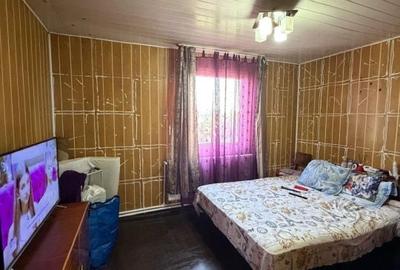 Casă cu 5 camere cu Teren 300 Mp în Bariera Vâlcii
