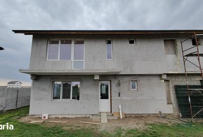 Casă cu 4 camere cu Teren 340 Mp în Domnești