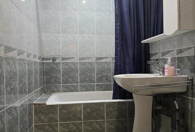 Apartament cu 3 camere semidecomandat în Medicină