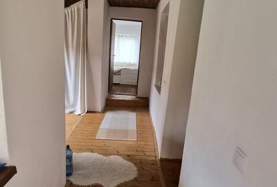 Casă cu 3 camere semidecomandat cu Teren 1400 Mp în Bunești