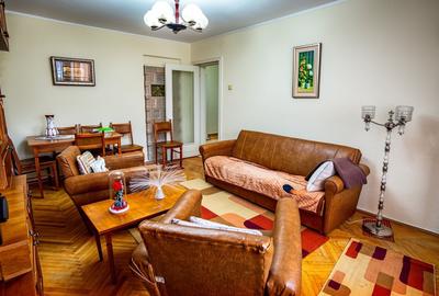 Apartament cu 4 camere decomandat în Central - 2