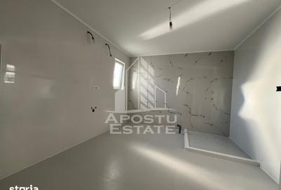 Casă cu 6 camere cu Teren 913 Mp în Săcălaz