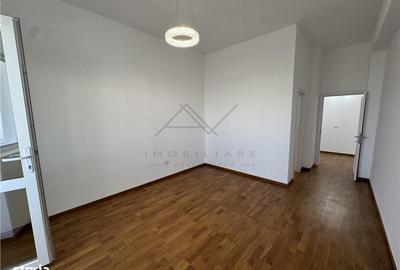 Apartament cu 4 camere în Parcul Carol