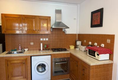 Apartament cu 2 camere semidecomandat, mobilat în Ultracentral