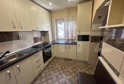 Apartament cu 3 camere decomandat, mobilat în Careiului