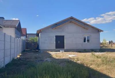 Casă cu 3 camere cu Teren 560 Mp în Coșoveni