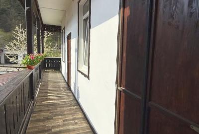 Casă cu 7 camere cu Teren 500 Mp în Bran