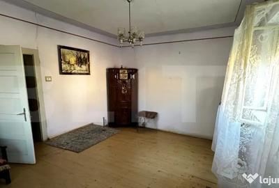 Casă cu 4 camere cu Teren 2500 Mp în Central - 9