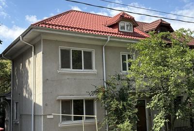 Casă cu 8 camere cu Teren 233 Mp în Decebal