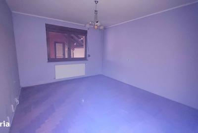 Casă cu 10 camere cu Teren 2000 Mp în Central - 4