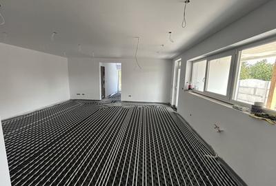 Casă cu 3 camere în Lazuri