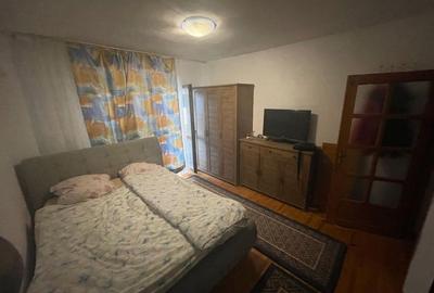 Apartament cu 3 camere decomandat în Exterior Vest