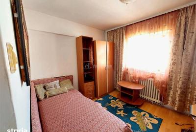 Apartament cu 3 camere decomandat în Piața - 8