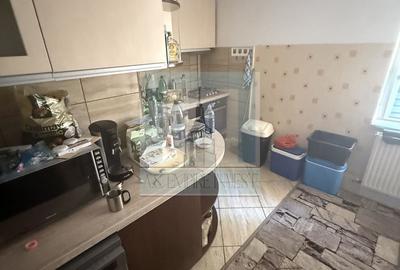 Apartament cu 3 camere decomandat în Astra